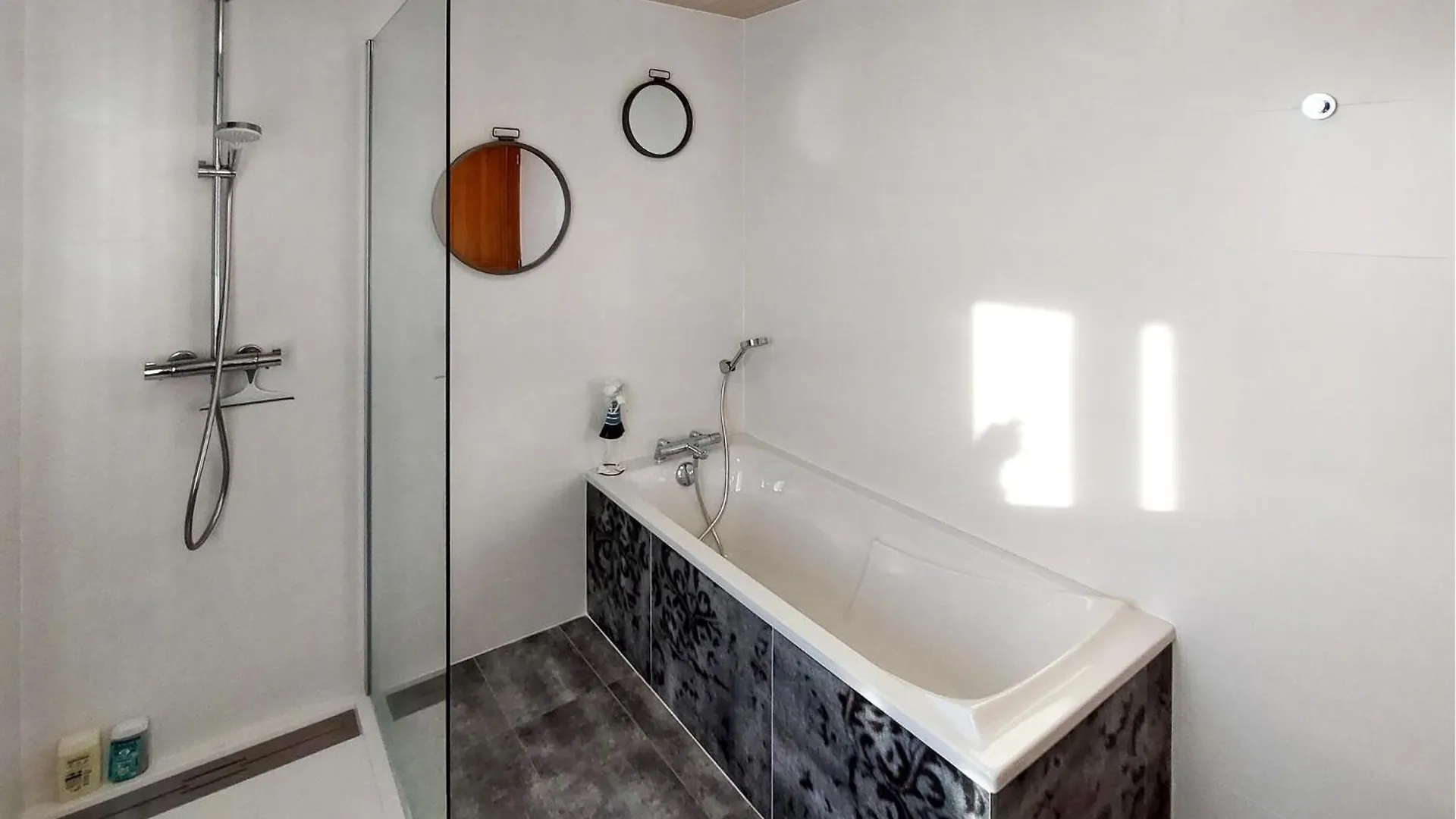 Gorgeous Home In Saint Pabu With Kitchen Tatil Evi